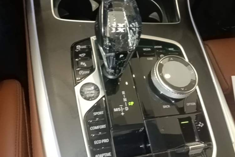 Used BMW X7 2022 xDrive40i Luxury M Sport Package Gear Lever
