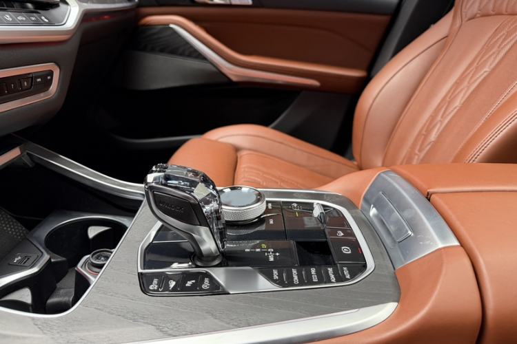 Used BMW X7 2022 xDrive40i Luxury M Sport Package Gear Lever