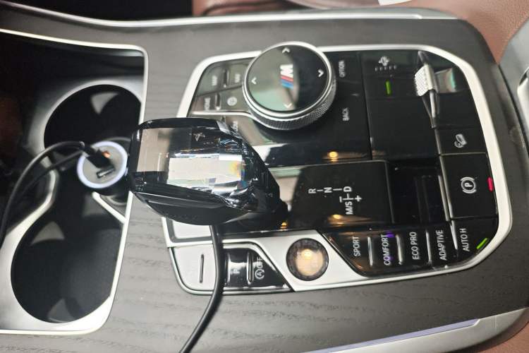 Used BMW X7 2022 xDrive40i Luxury Package with Leading Features Gear Lever