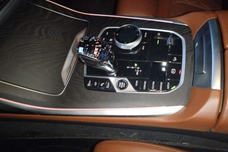 Used BMW X7 2022 xDrive40i Luxury M Sport Package Gear Lever