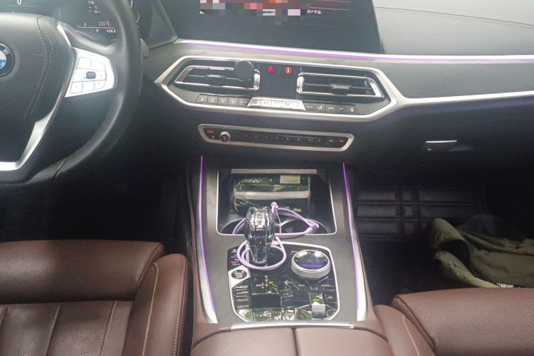 Used BMW X7 2022 xDrive40i Luxury Package with Leading Features Gear Lever