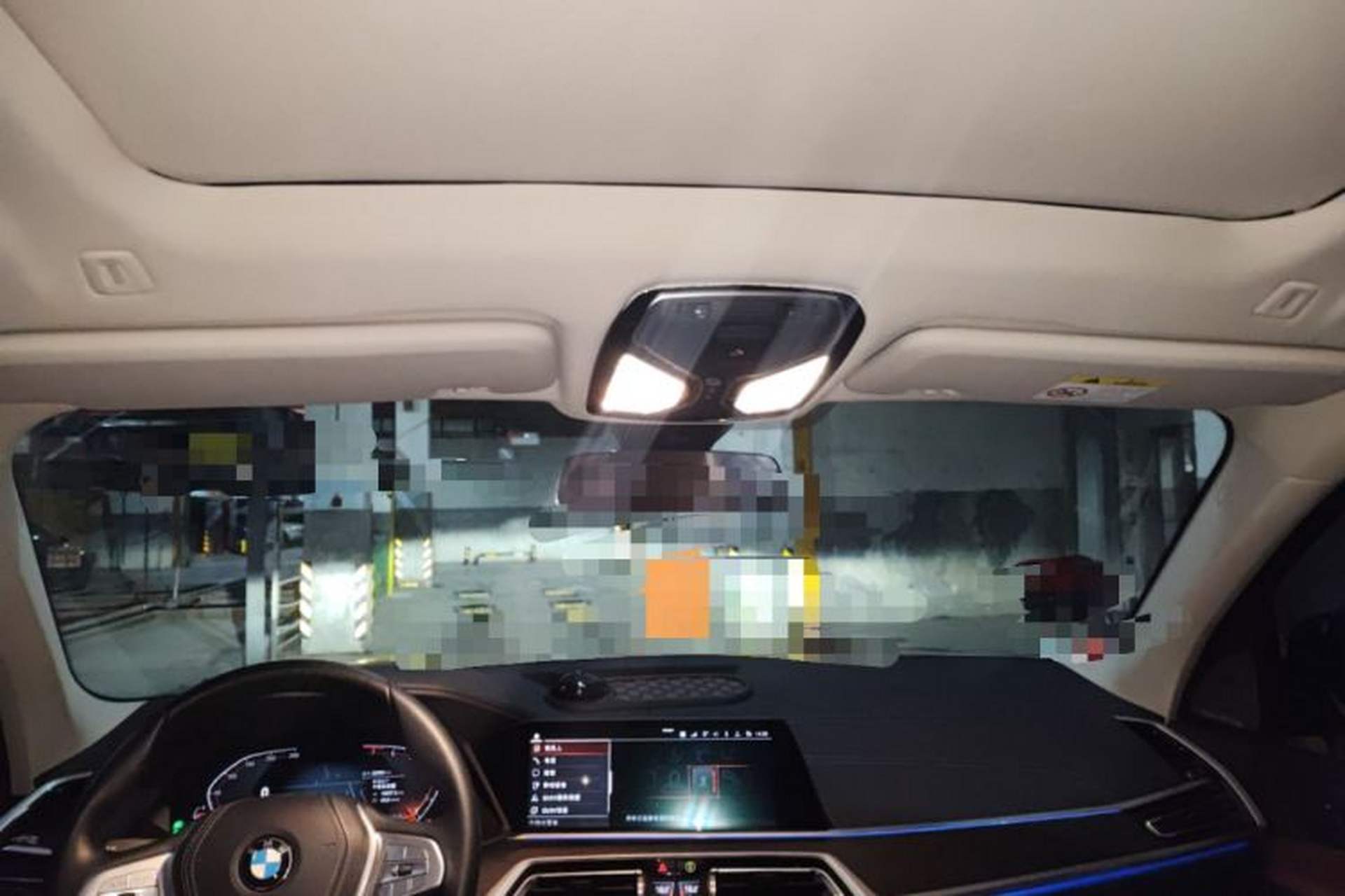 Used BMW X7 2022 xDrive40i Luxury Package with Leading Features Headliner
