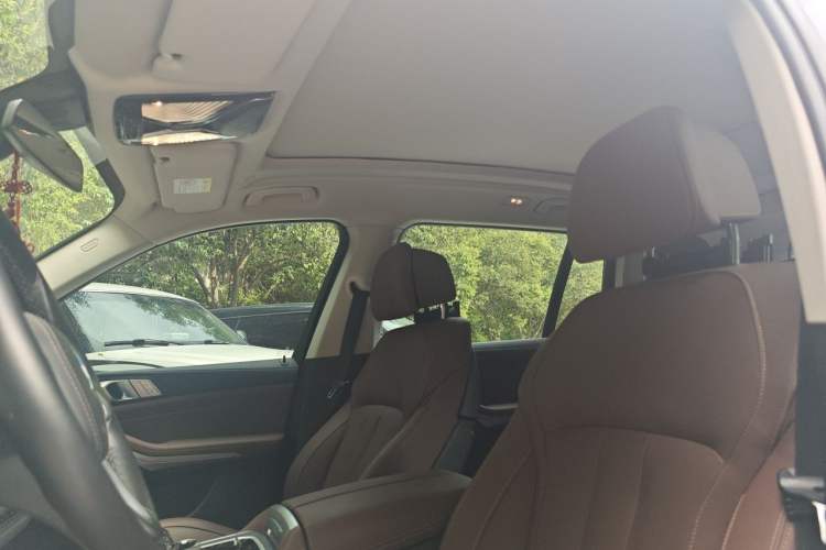 Used BMW X7 2022 xDrive40i Luxury Package with Leading Features Headliner