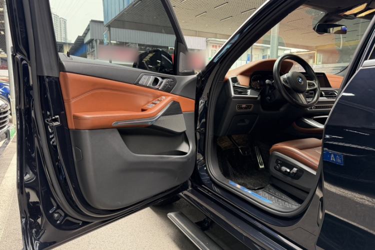 Used BMW X7 2022 xDrive40i Luxury M Sport Package Interior 1