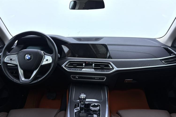 Used BMW X7 2022 xDrive40i Luxury Package with Leading Features Interior 1