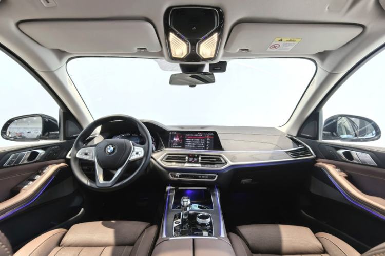 Used BMW X7 2022 xDrive40i Luxury Package with Leading Features Interior 1
