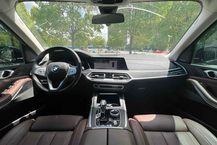 Used BMW X7 2022 xDrive40i Luxury Package with Leading Features Interior 1