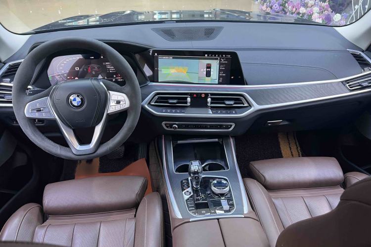 Used BMW X7 2022 xDrive40i Luxury Package with Leading Features Interior 1