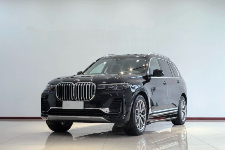 Used BMW X7 2022 xDrive40i Luxury Package with Leading Features Interior 1