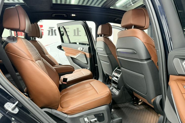 Used BMW X7 2022 xDrive40i Luxury M Sport Package Interior 10