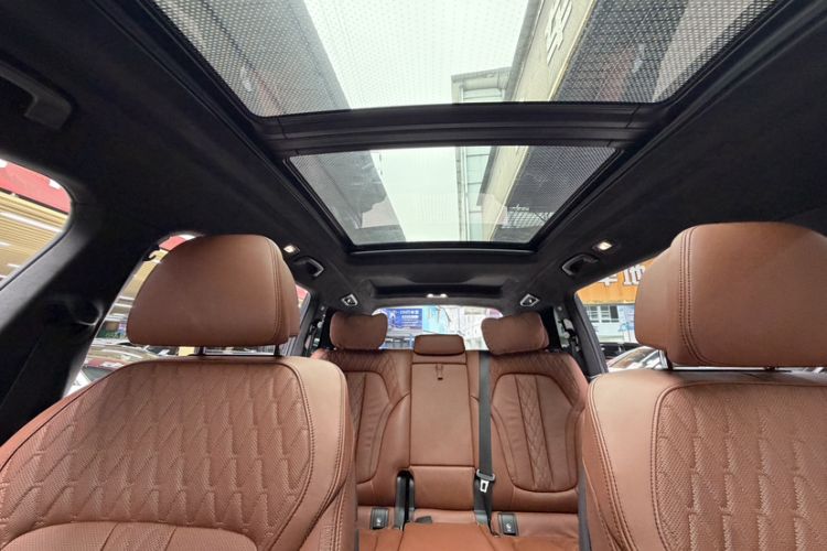 Used BMW X7 2022 xDrive40i Luxury M Sport Package Interior 10