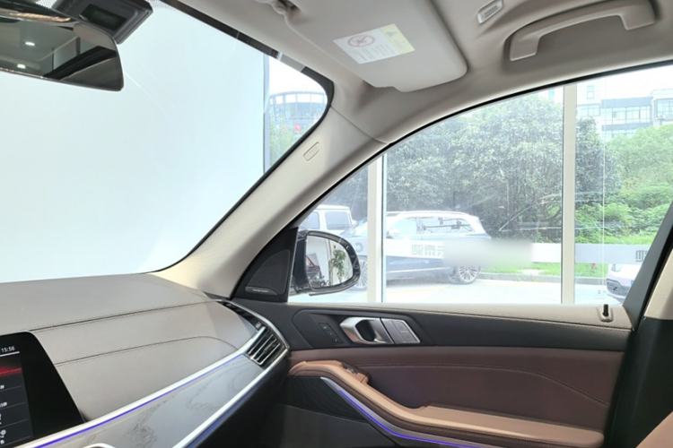 Used BMW X7 2022 xDrive40i Luxury Package with Leading Features Interior 10