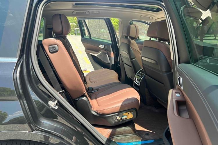 Used BMW X7 2022 xDrive40i Luxury Package with Leading Features Interior 11