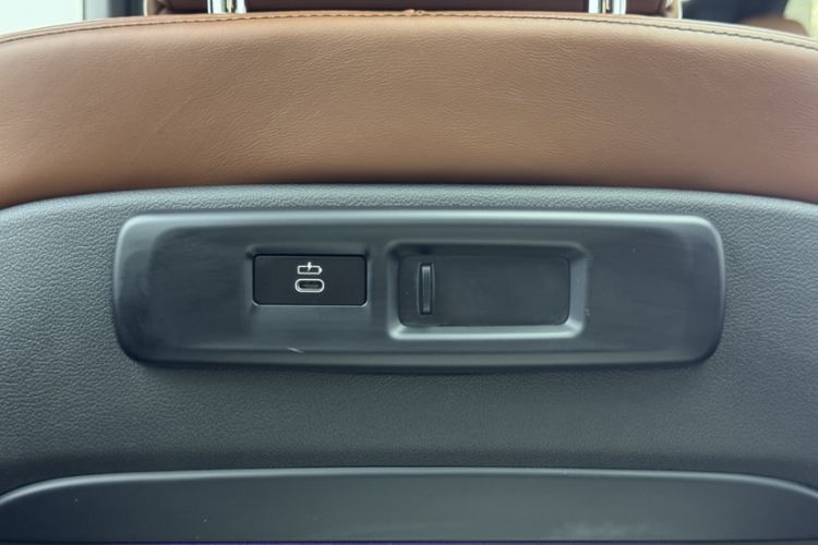 Used BMW X7 2022 xDrive40i Luxury M Sport Package Interior 12