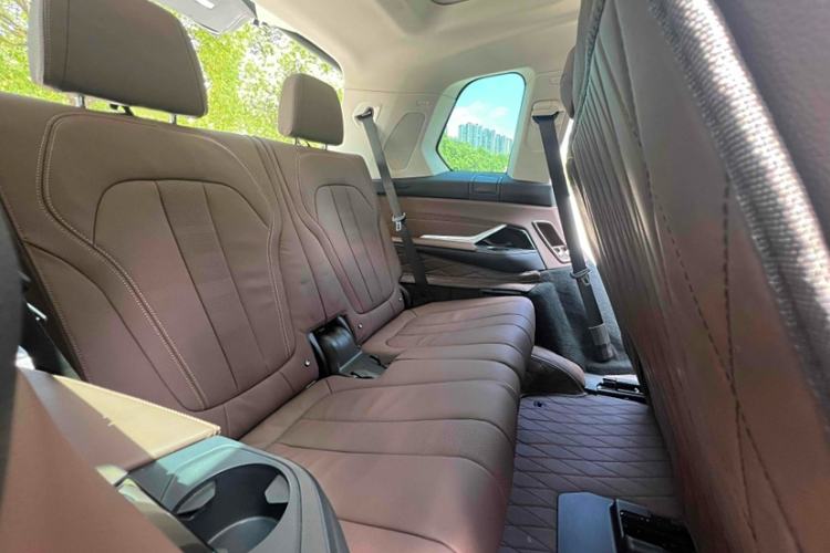 Used BMW X7 2022 xDrive40i Luxury Package with Leading Features Interior 12