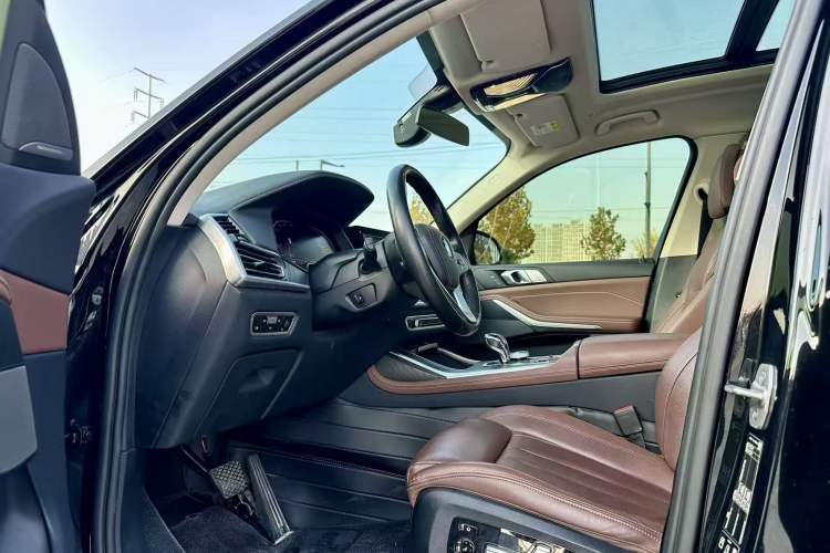 Used BMW X7 2022 xDrive40i Luxury Package with Leading Features Interior 2
