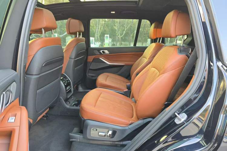 Used BMW X7 2022 xDrive40i Luxury M Sport Package Interior 2