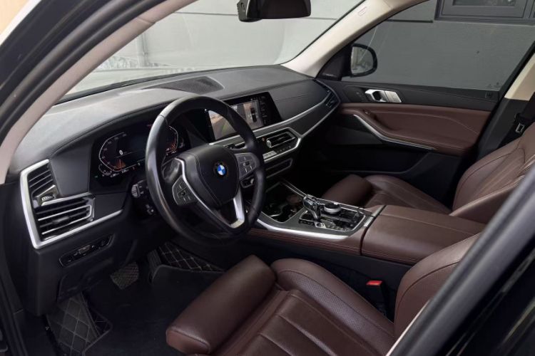 Used BMW X7 2022 xDrive40i Luxury Package with Leading Features Interior 2