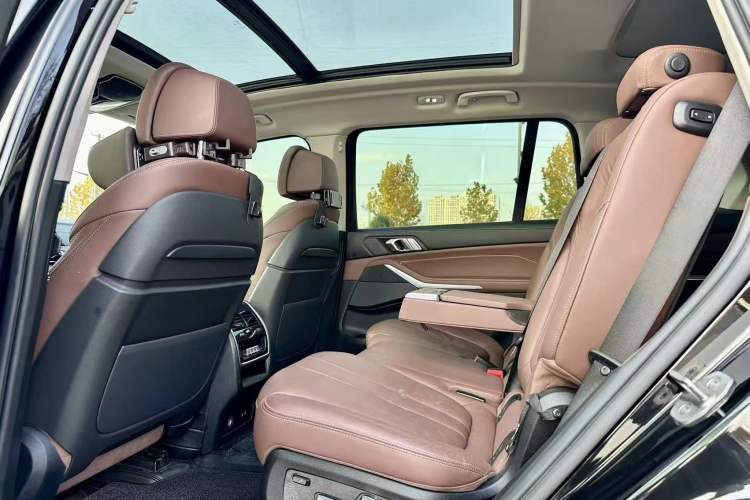 Used BMW X7 2022 xDrive40i Luxury Package with Leading Features Interior 3