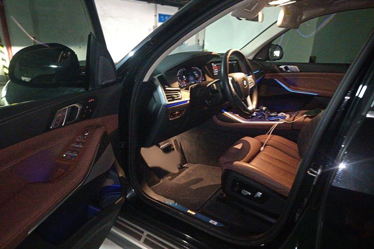Used BMW X7 2022 xDrive40i Luxury Package with Leading Features Interior 3