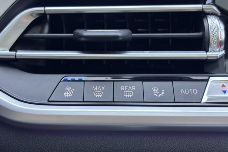 Used BMW X7 2022 xDrive40i Luxury Package with Leading Features Interior 3