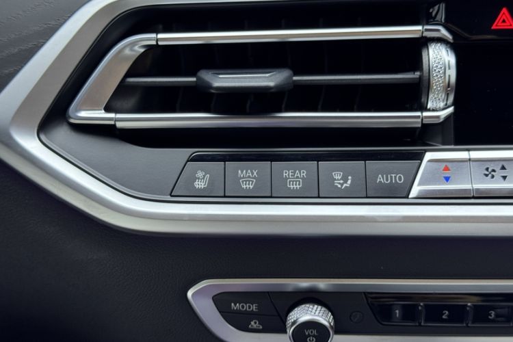 Used BMW X7 2022 xDrive40i Luxury M Sport Package Interior 3