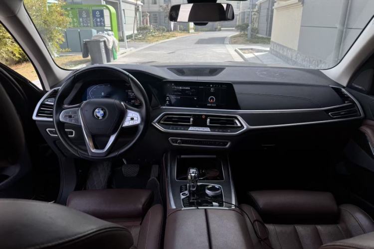 Used BMW X7 2022 xDrive40i Luxury Package with Leading Features Interior 3