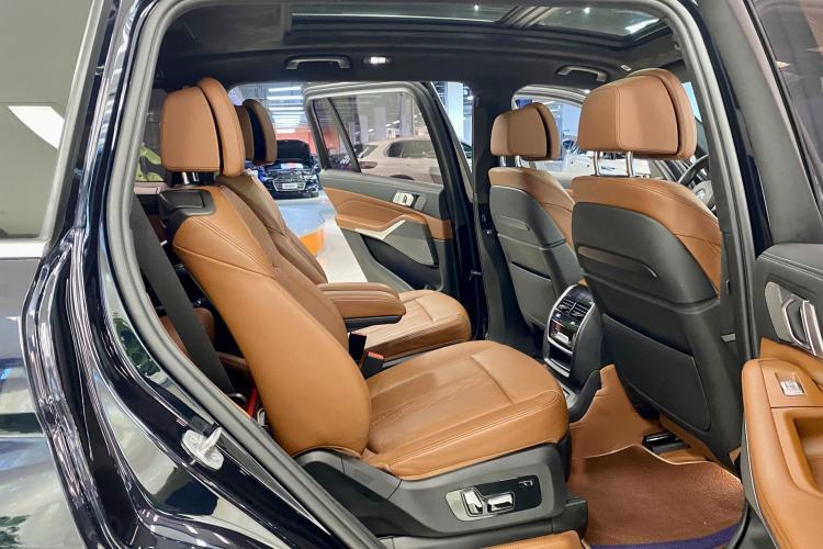 Used BMW X7 2022 xDrive40i Luxury M Sport Package Interior 4