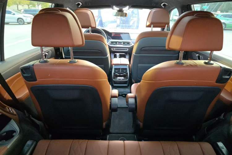Used BMW X7 2022 xDrive40i Luxury M Sport Package Interior 4