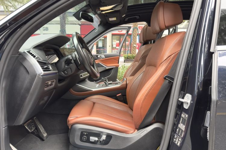 Used BMW X7 2022 xDrive40i Luxury M Sport Package Interior 4