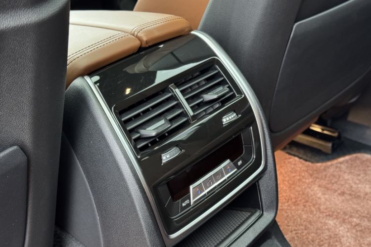 Used BMW X7 2022 xDrive40i Luxury M Sport Package Interior 4