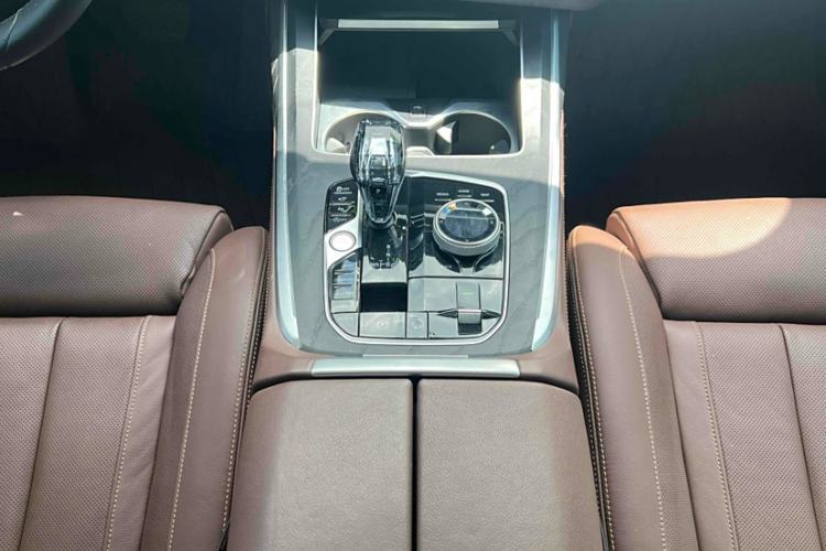 Used BMW X7 2022 xDrive40i Luxury Package with Leading Features Interior 4