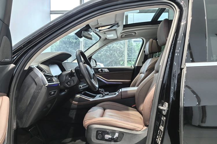 Used BMW X7 2022 xDrive40i Luxury Package with Leading Features Interior 4