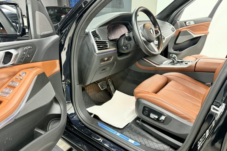 Used BMW X7 2022 xDrive40i Luxury M Sport Package Interior 5
