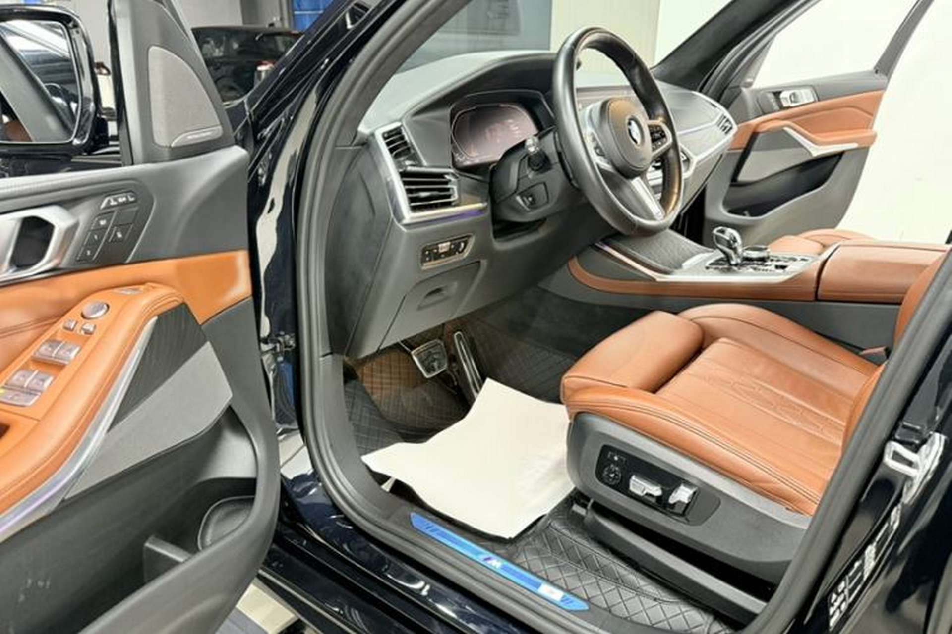 Used BMW X7 2022 xDrive40i Luxury M Sport Package Interior 5