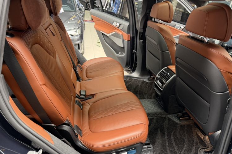Used BMW X7 2022 xDrive40i Luxury M Sport Package Interior 5