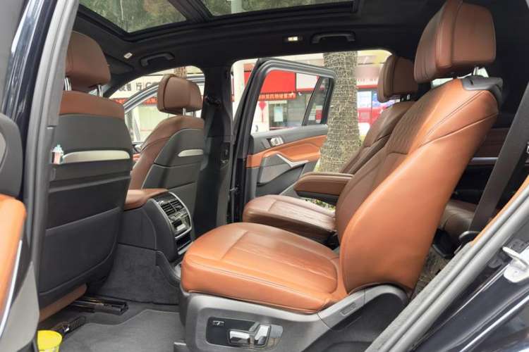 Used BMW X7 2022 xDrive40i Luxury M Sport Package Interior 5