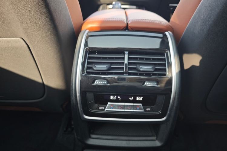 Used BMW X7 2022 xDrive40i Luxury M Sport Package Interior 5