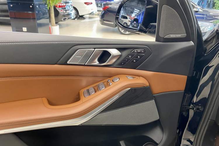 Used BMW X7 2022 xDrive40i Luxury M Sport Package Interior 6