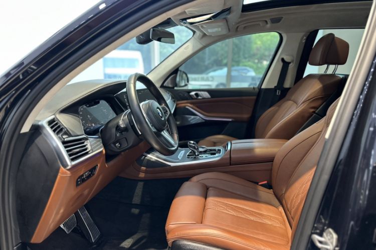 Used BMW X7 2022 xDrive M50i Interior 6