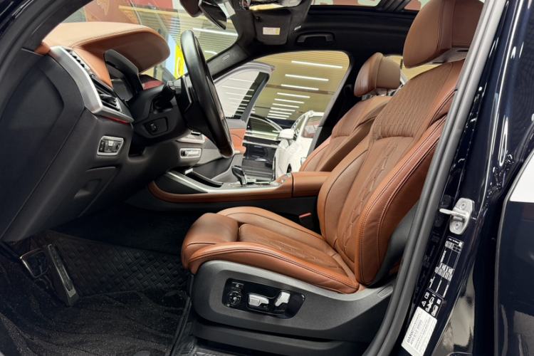 Used BMW X7 2022 xDrive40i Luxury M Sport Package Interior 6
