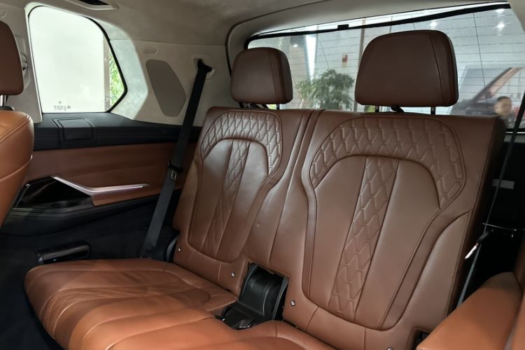 Used BMW X7 2022 xDrive M50i Interior 6