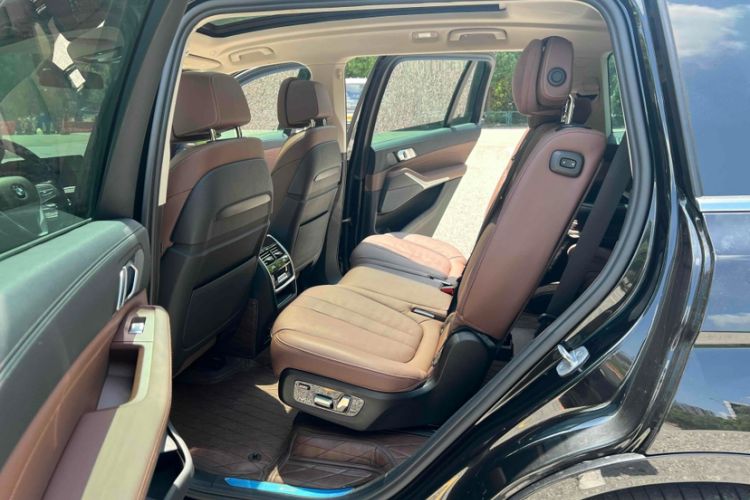 Used BMW X7 2022 xDrive40i Luxury Package with Leading Features Interior 6