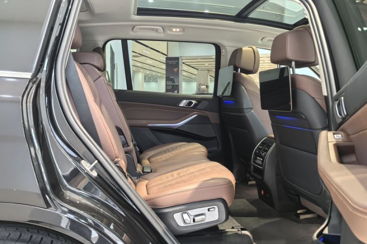 Used BMW X7 2022 xDrive40i Luxury Package with Leading Features Interior 7