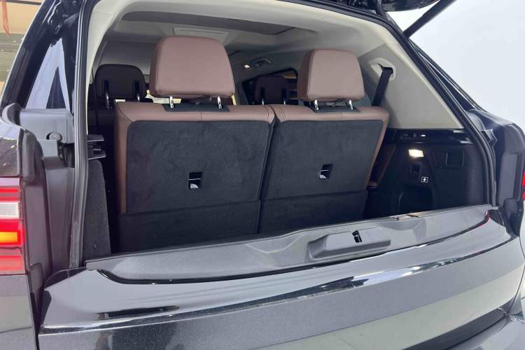 Used BMW X7 2022 xDrive40i Luxury Package with Leading Features Interior 7