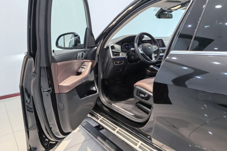 Used BMW X7 2022 xDrive40i Luxury Package with Leading Features Interior 7