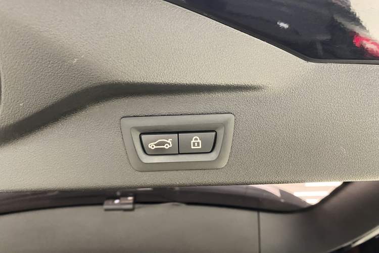 Used BMW X7 2022 xDrive40i Luxury M Sport Package Interior 8