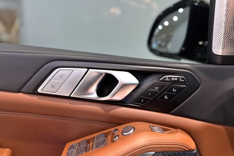 Used BMW X7 2022 xDrive M50i Interior 8