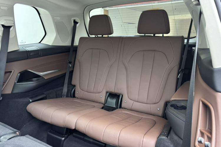 Used BMW X7 2022 xDrive40i Luxury Package with Leading Features Interior 8