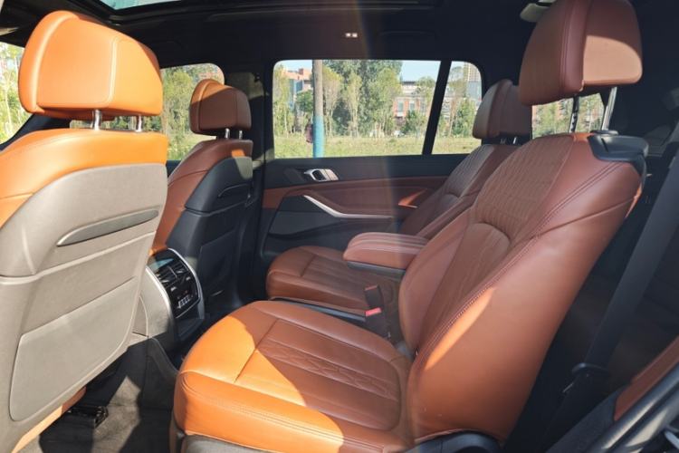 Used BMW X7 2022 xDrive40i Luxury M Sport Package Interior 8